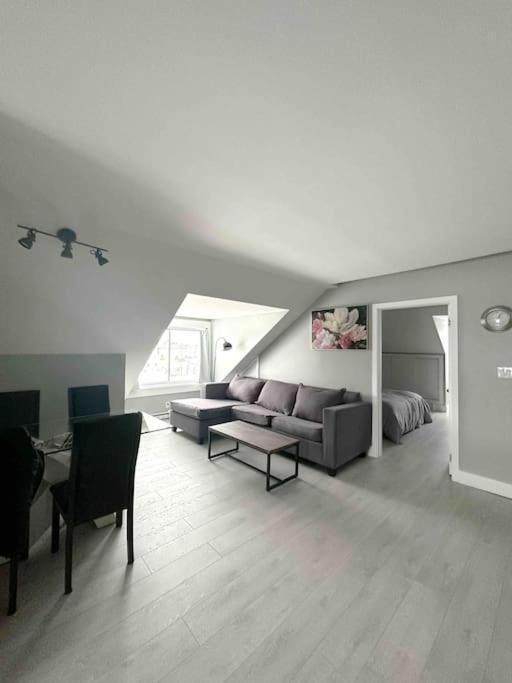 Unique Modern Luxury 2 Bedroom Apartment Rental Chapleau Exterior foto