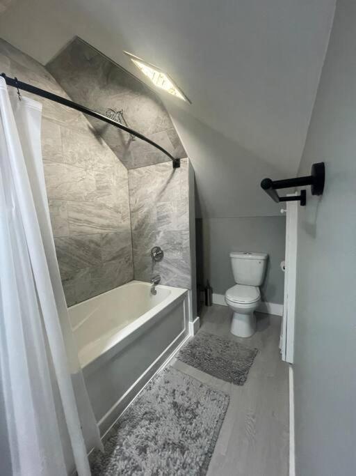 Unique Modern Luxury 2 Bedroom Apartment Rental Chapleau Exterior foto